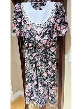 VTG Maggie Lawrence Cottagecore Women's Black Pink Floral Lace Collar Midi Dress